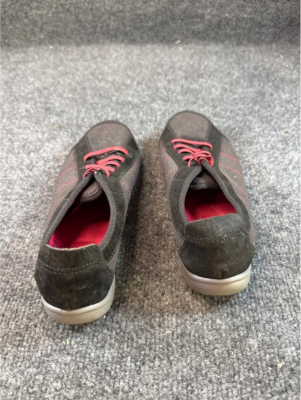 Clarks Collection Women’s Size 5.5 M Gray Suede Leather Lace Up Sneakers Shoes